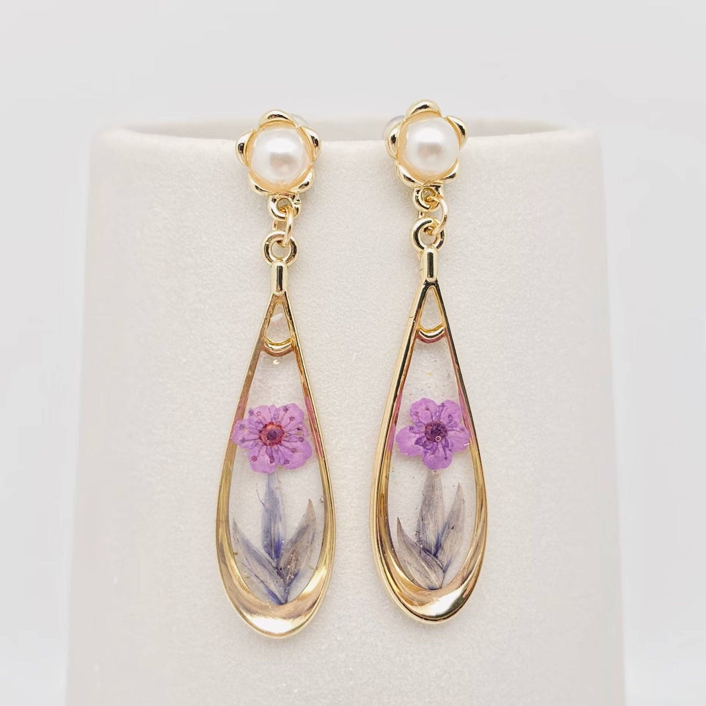Dried Daffodil Post Earrings