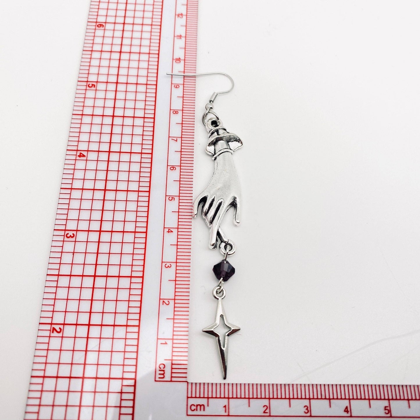 Two-handed Asymmetric Earrings