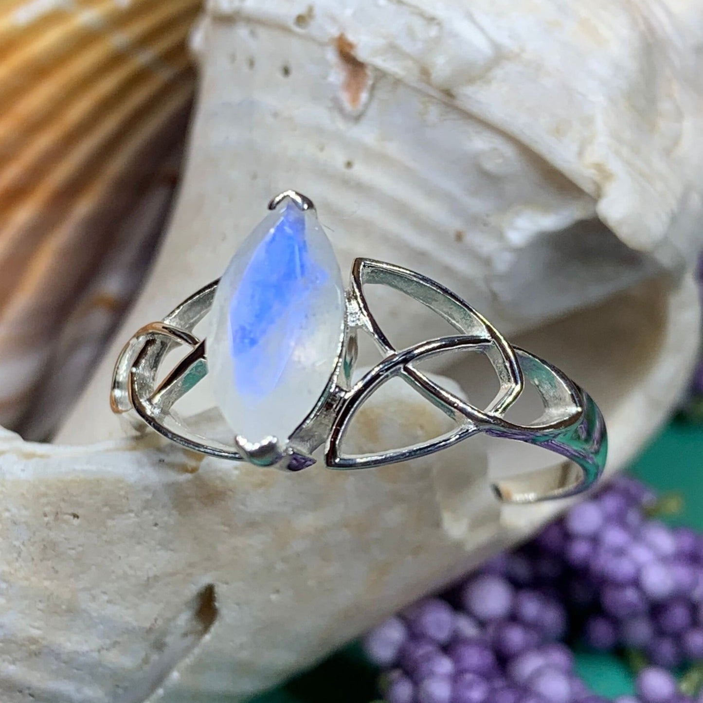 Esmeralda Celtic Knot Ring