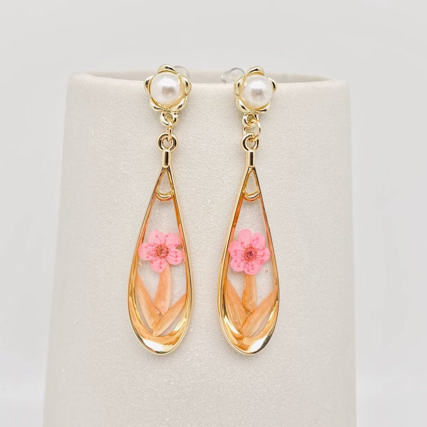 Dried Daffodil Post Earrings