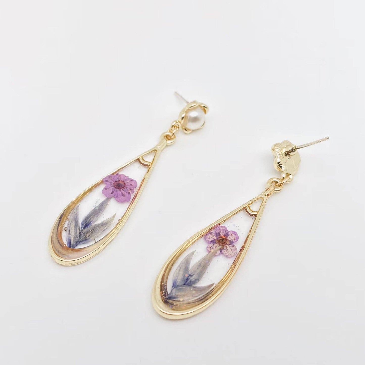 Dried Daffodil Post Earrings