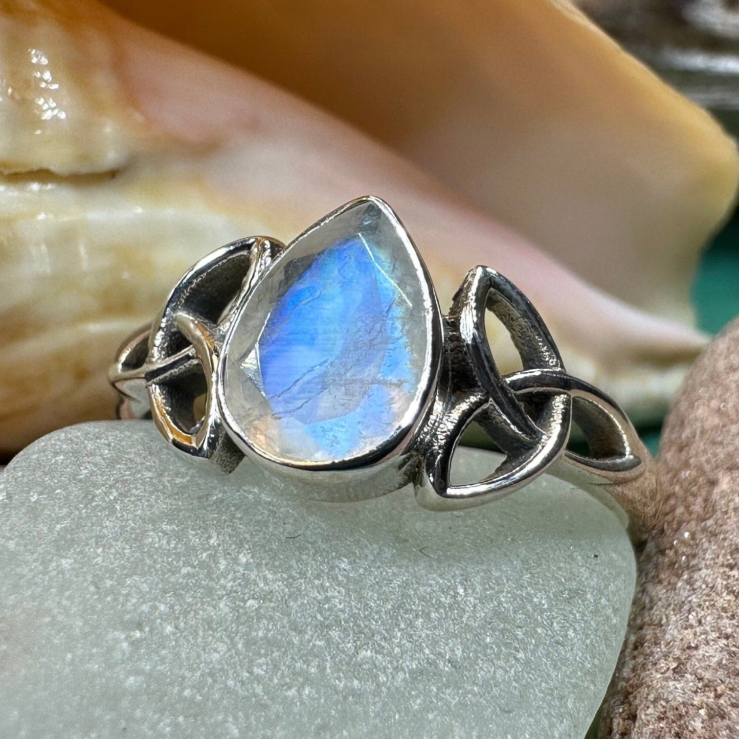 Eydís Celtic Knot Ring