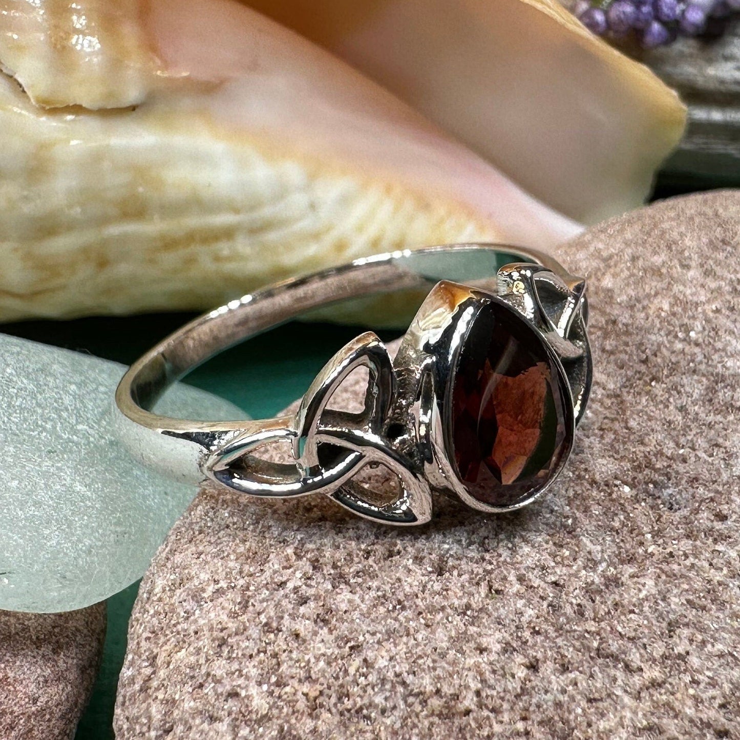 Eydís Celtic Knot Ring